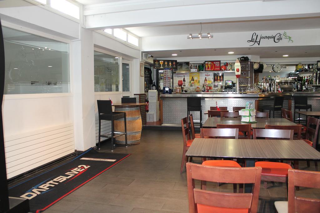 فندق La Hourquie Cafe Morlaas المظهر الخارجي الصورة