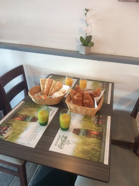 فندق La Hourquie Cafe Morlaas المظهر الخارجي الصورة