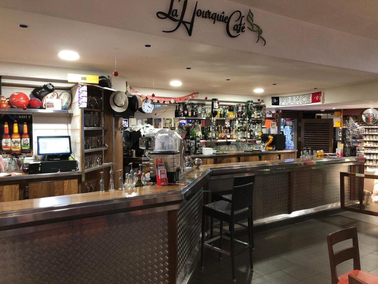فندق La Hourquie Cafe Morlaas المظهر الخارجي الصورة